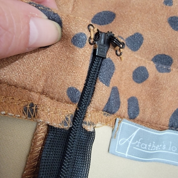 A Father's Love Animal Print Mini skirt Leopard Cheetah Faux Suede Size Medium - Picture 10 of 14